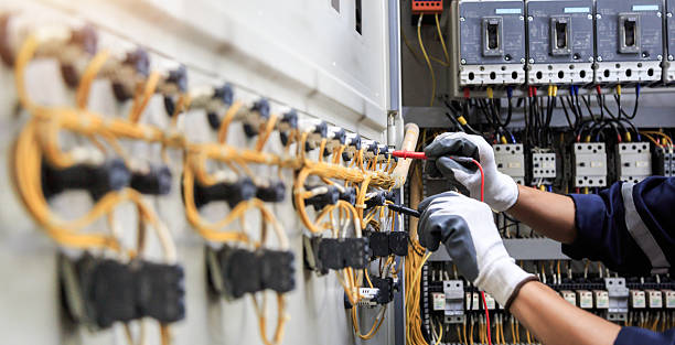 Professional Electrician technician working in Syracuse, NY